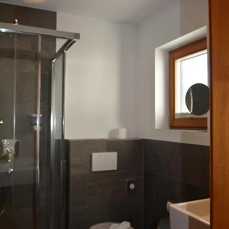 فندق Am Roemerweg 4*