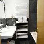 Am Roemerweg 호텔 피스