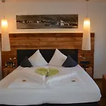 Am Roemerweg 4*